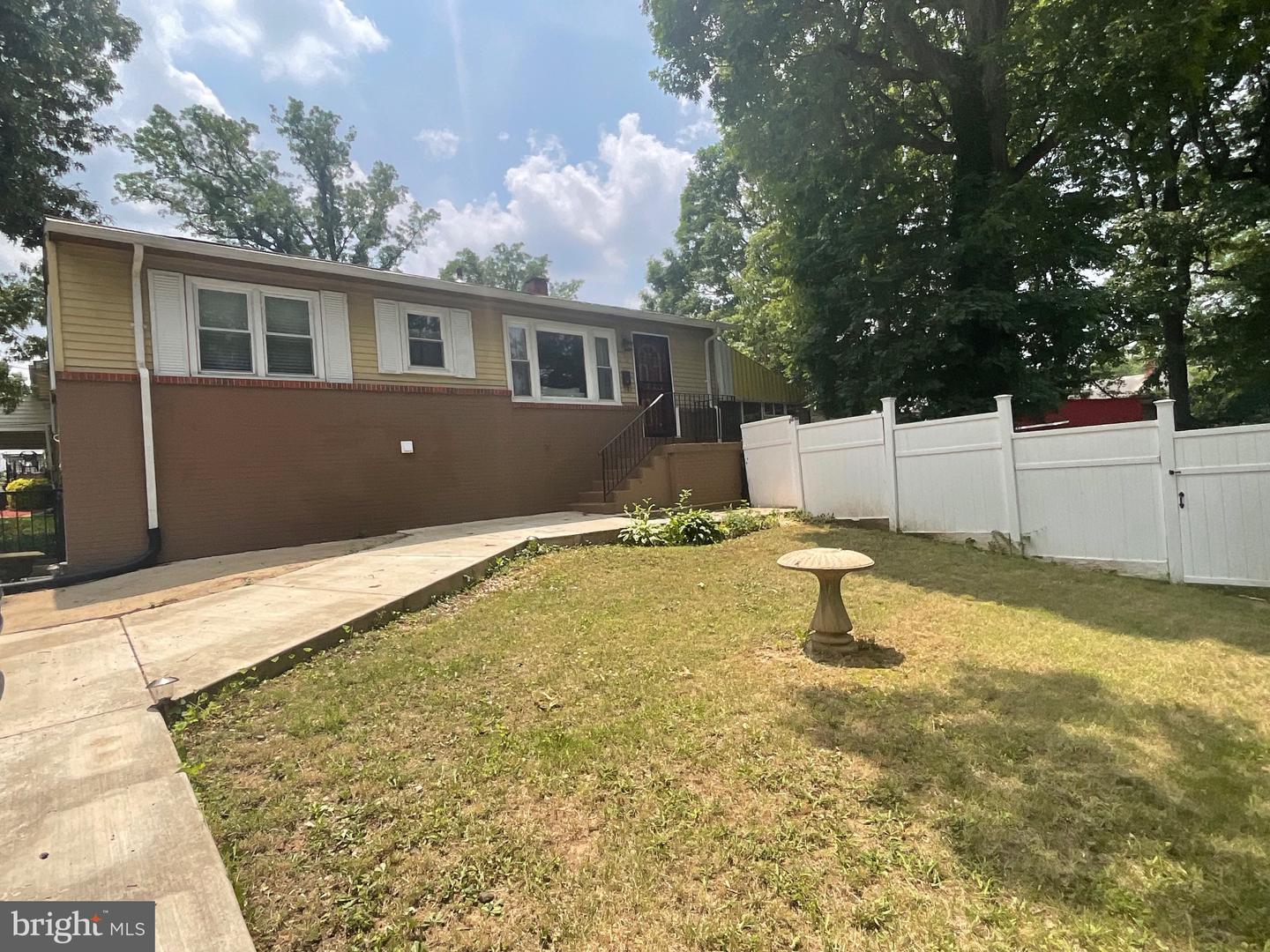 2116 Columbia Ave Property Photo 1