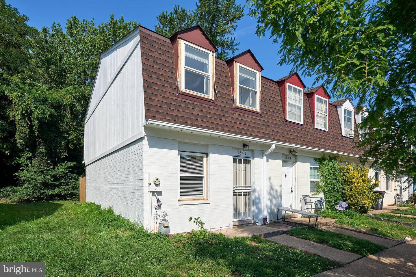 1842 DUTCH VILLAGE #R-264 Property Photo 1