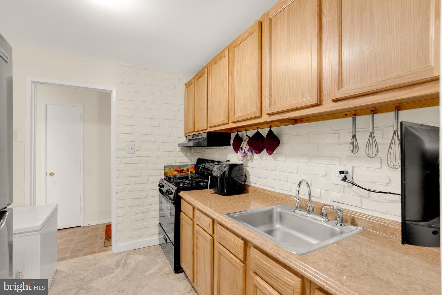 7318 Donnell Pl #c4 Property Photo 10