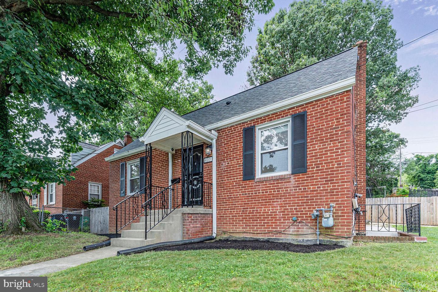 4201 URN ST Property Photo 1