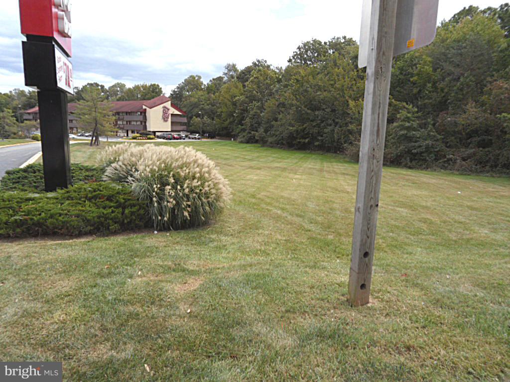12513 Laurel Bowie Rd Property Photo 3