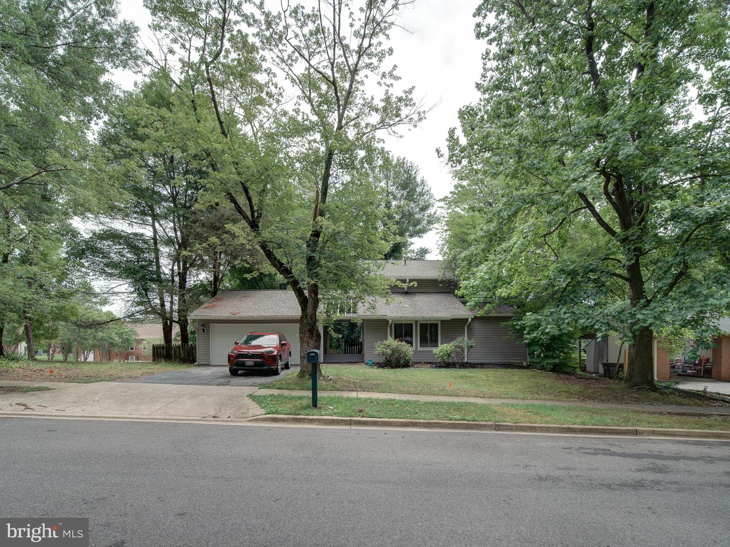 8610 Monmouth Dr Property Photo 2