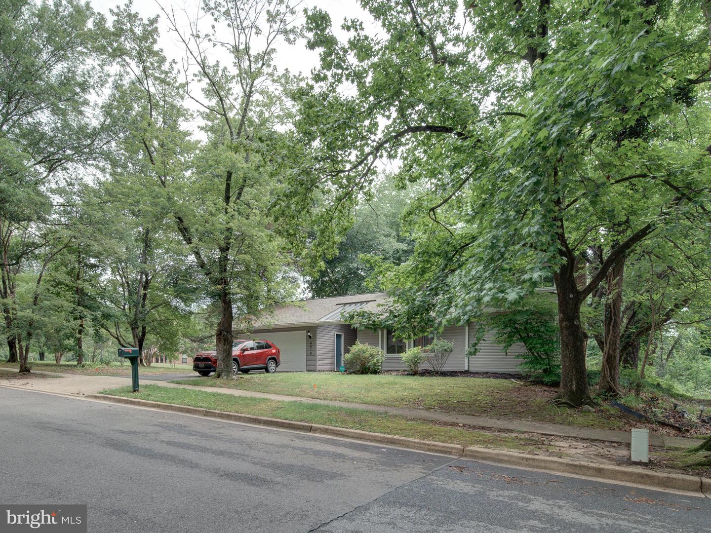 8610 Monmouth Dr Property Photo 3