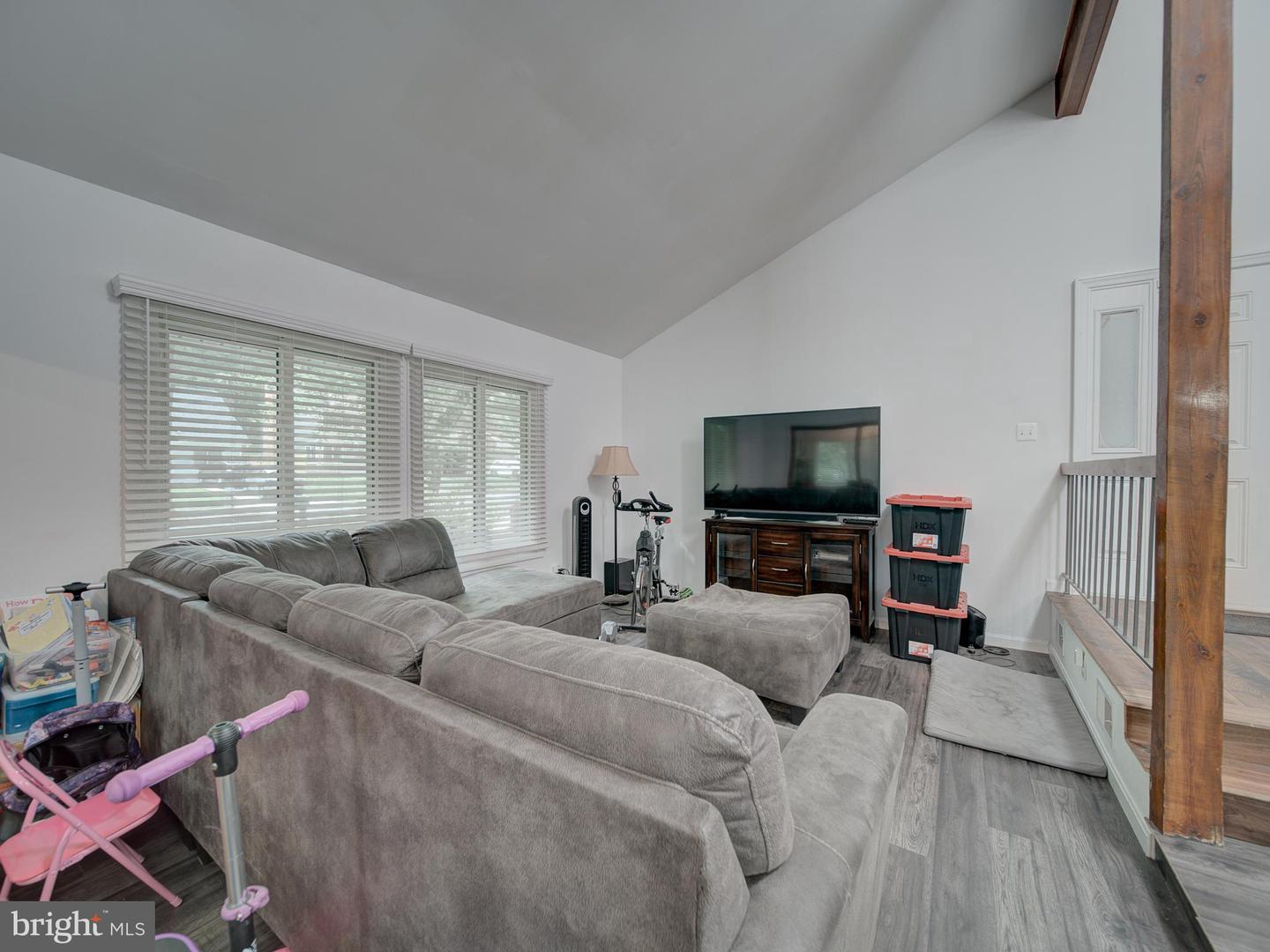 8610 Monmouth Dr Property Photo 6