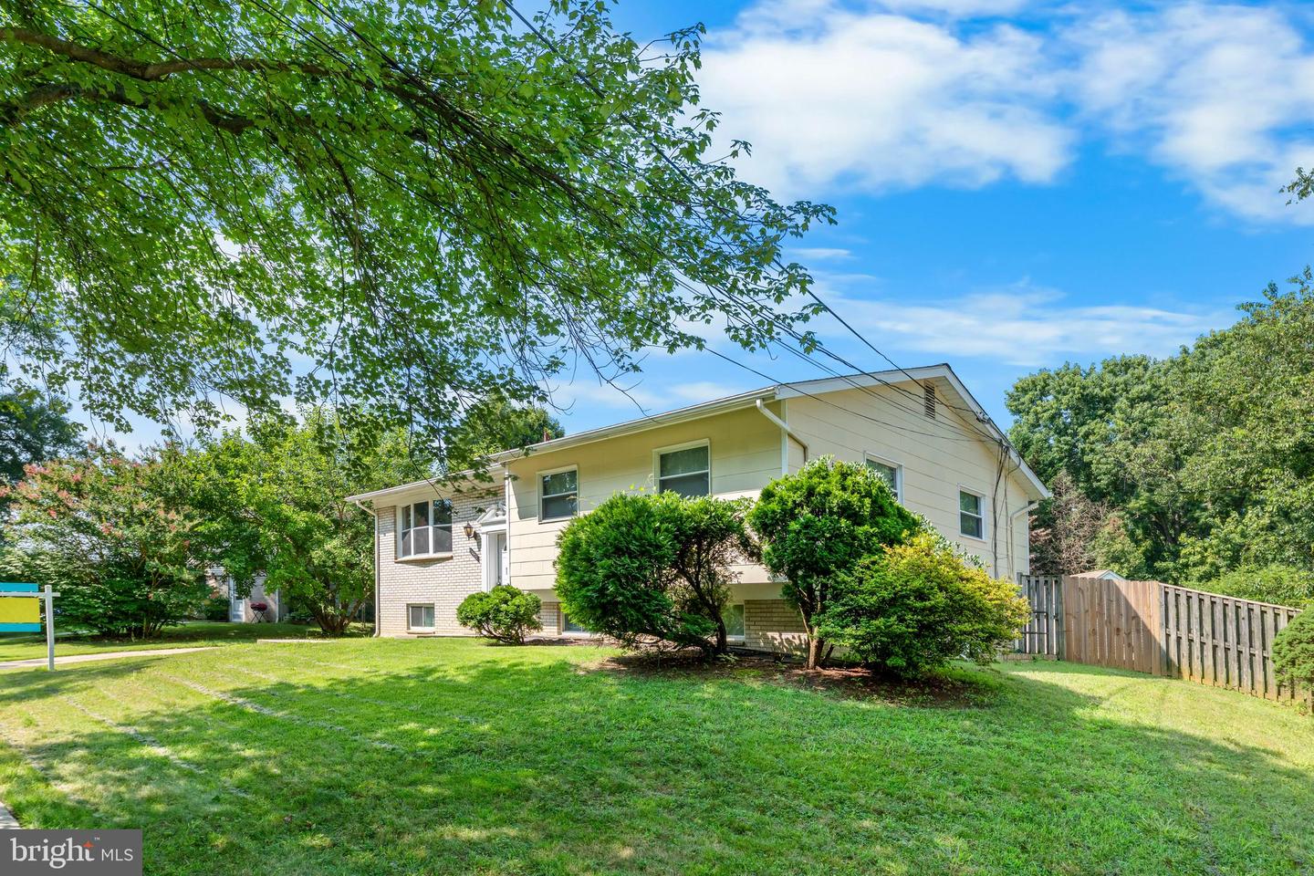 10422 FLORAL DR Property Photo 1