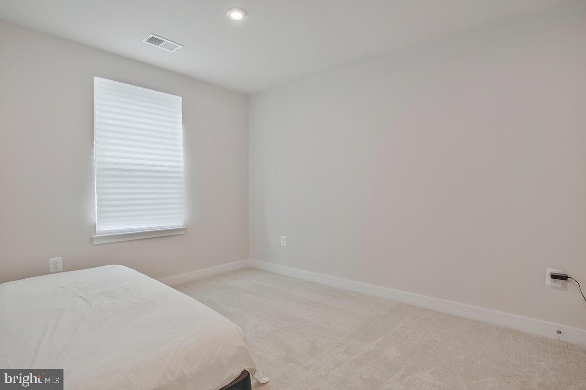 138 Summit Point Boulevard Property Photo 7