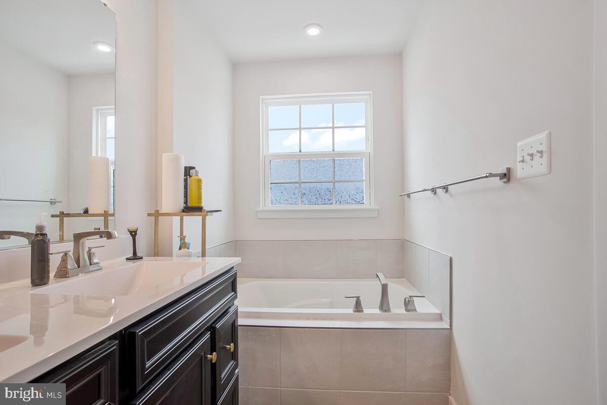 138 Summit Point Boulevard Property Photo 23