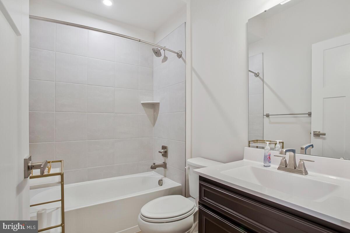 138 Summit Point Boulevard Property Photo 28