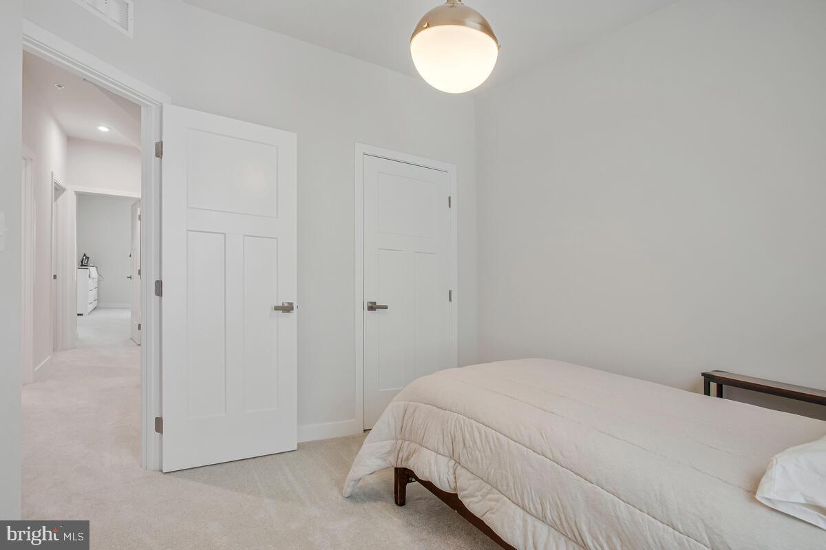 138 Summit Point Boulevard Property Photo 32