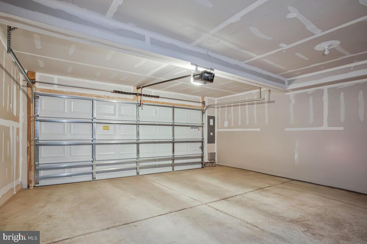 138 Summit Point Boulevard Property Photo 37