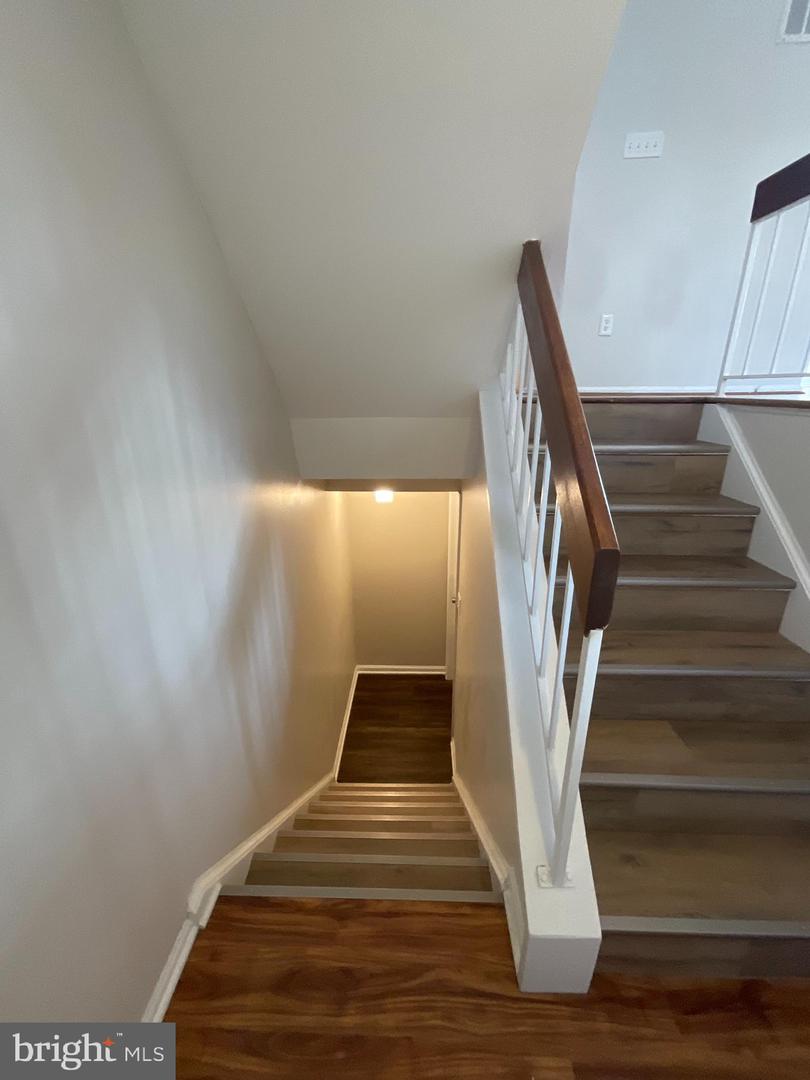 6901 Woodstream Ln Property Photo 3