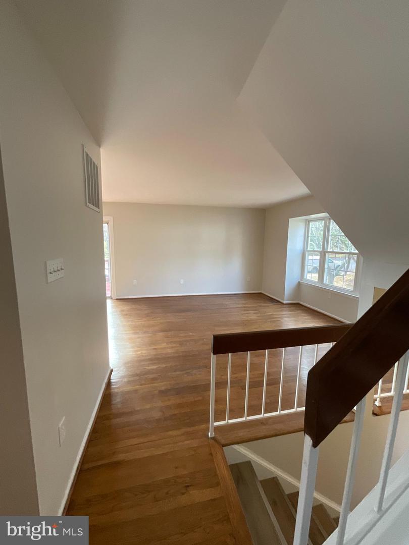 6901 Woodstream Ln Property Photo 5