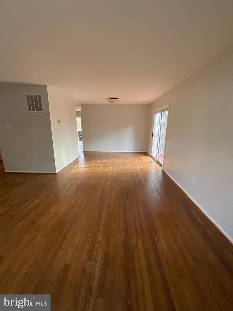 6901 Woodstream Ln Property Photo 6