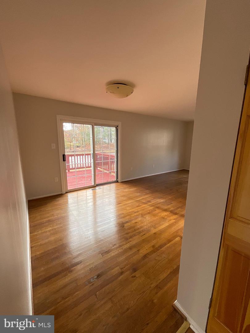 6901 Woodstream Ln Property Photo 7