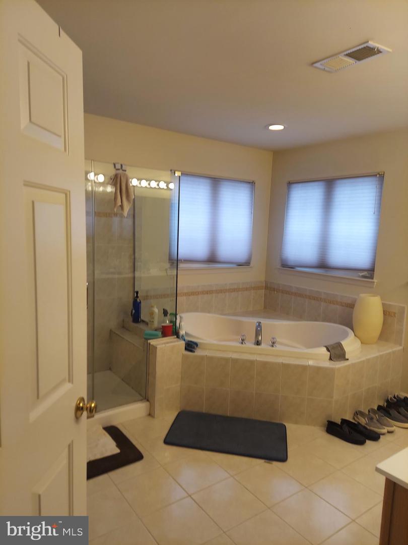 13203 Falling Water Ct Property Photo 7