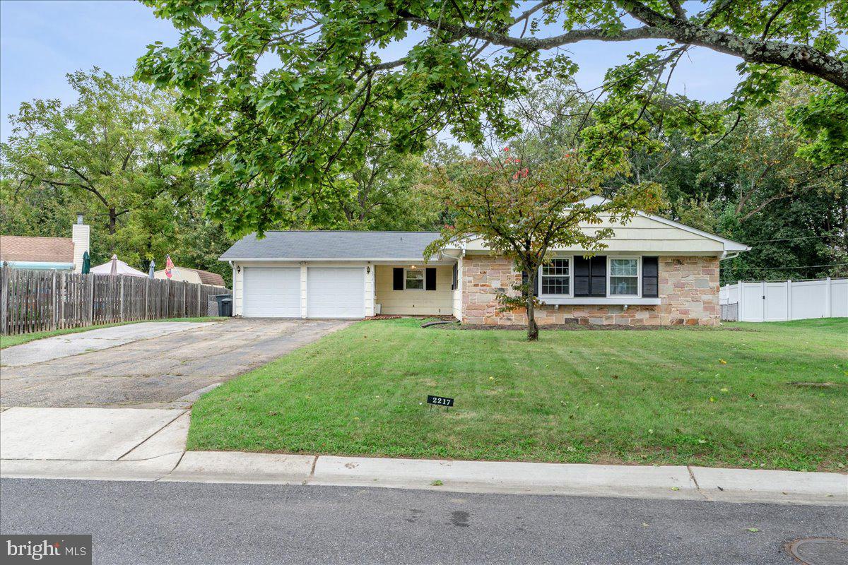 2217 Harwood Ln Property Photo 1