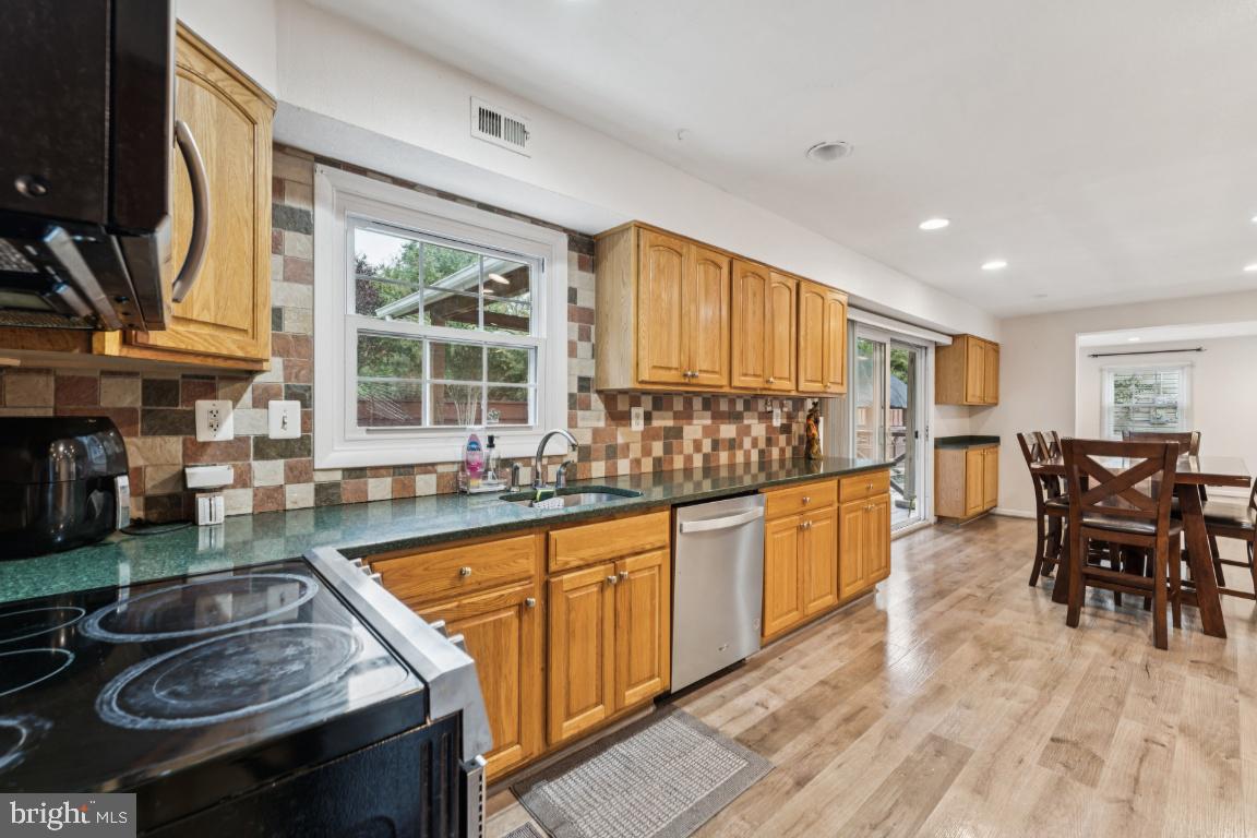 12021 Twin Cedar Ln Property Photo 9