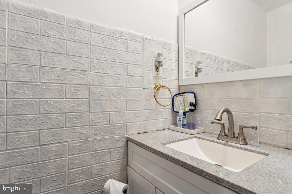 12021 Twin Cedar Ln Property Photo 10