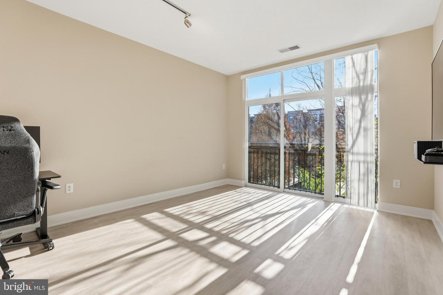 145 Riverhaven Dr #245 Property Photo 8
