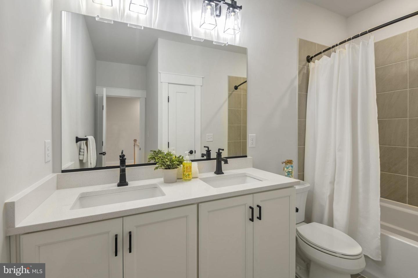 Eliana Court - Potomac Model Property Photo 33
