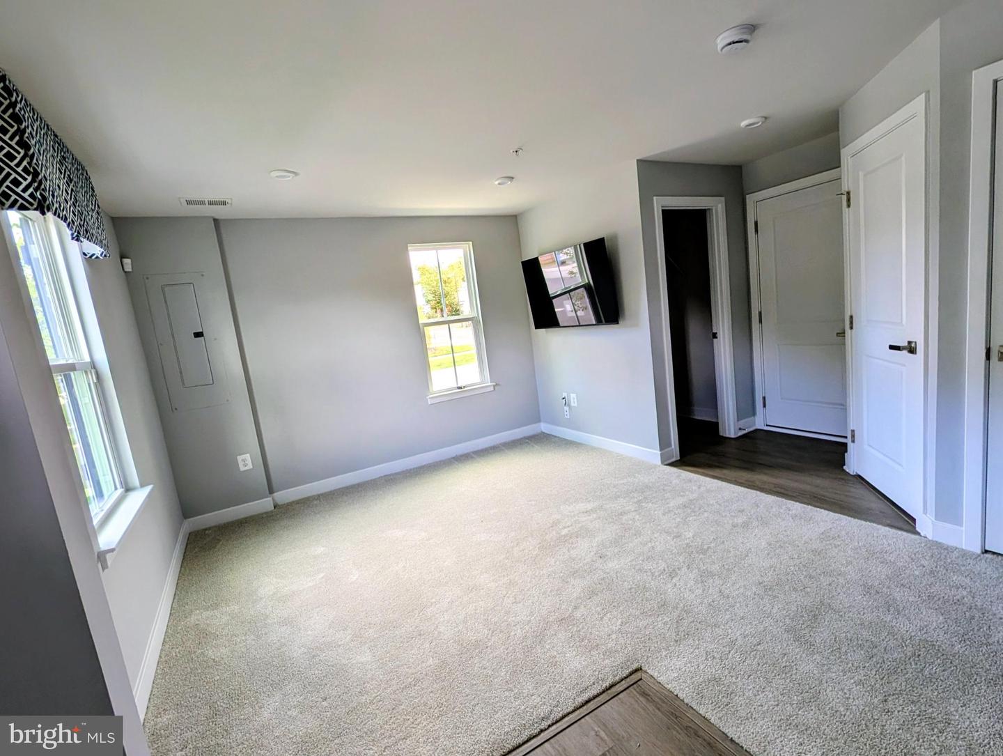 8445 Hamlin St Property Photo 6