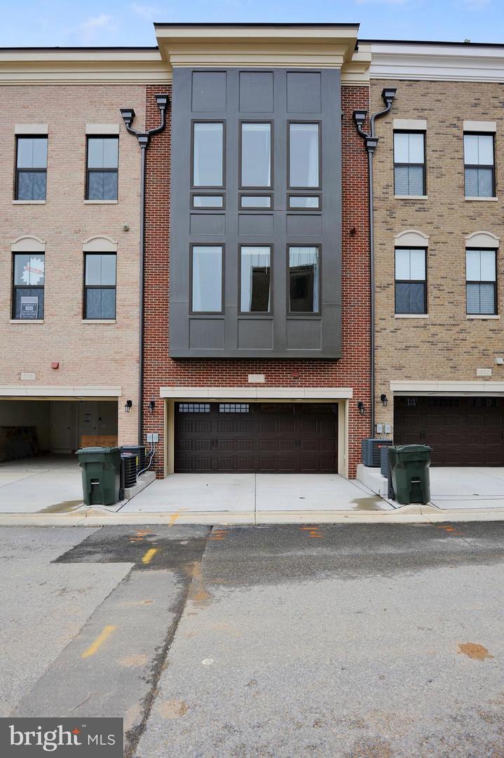 520 HARBORVIEW DR Property Photo 1