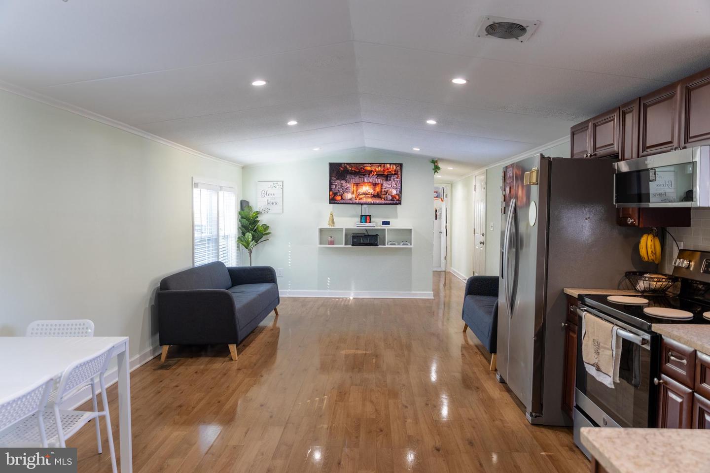 2000 GROVEWOOD