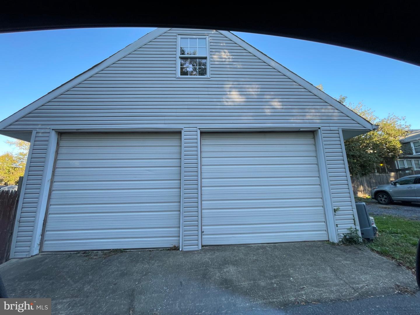 910 Montgomery St Property Photo 3