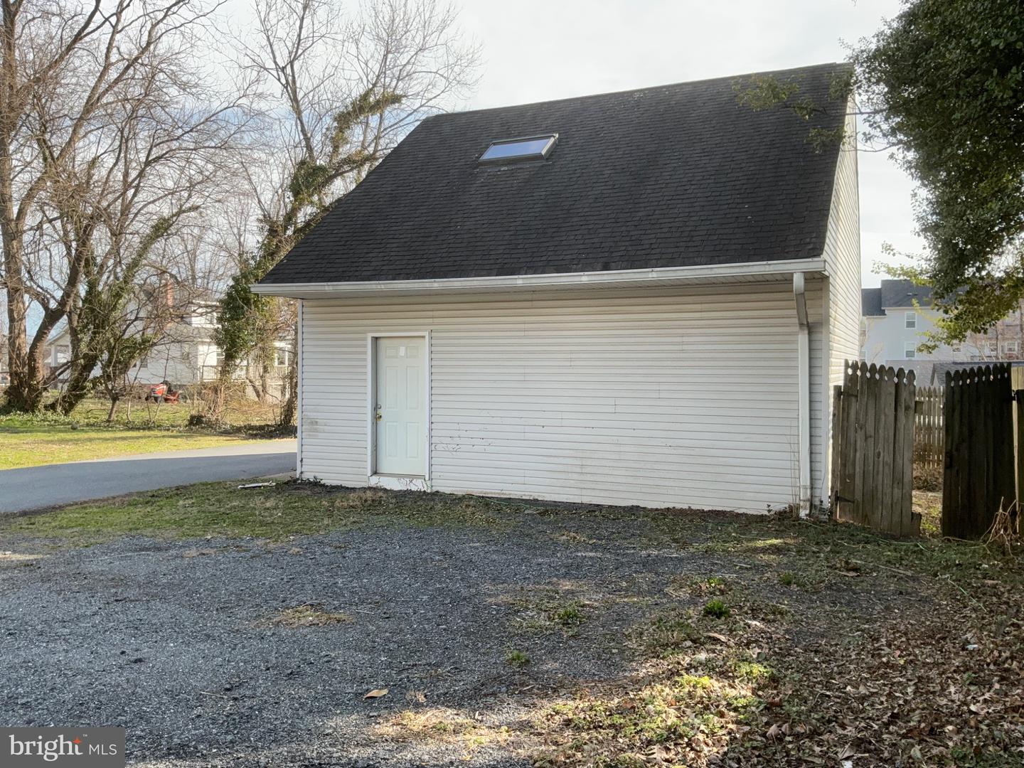 910 Montgomery St #a Property Photo 6