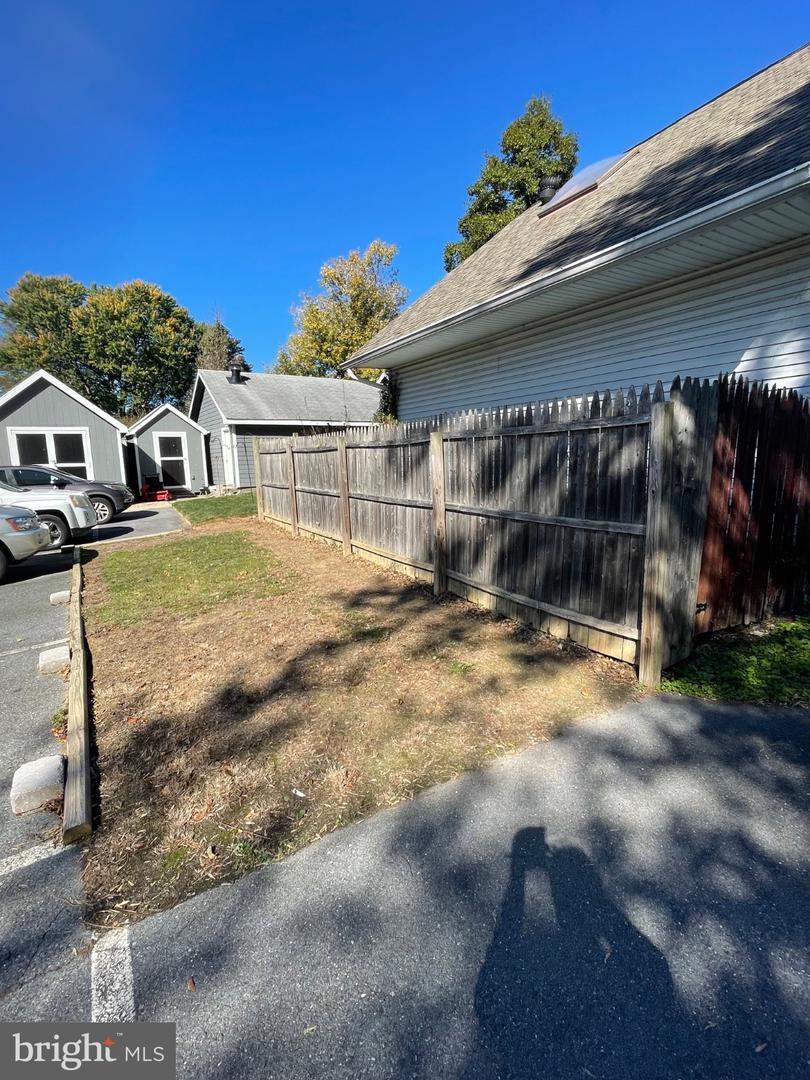 910 Montgomery St #a Property Photo 12