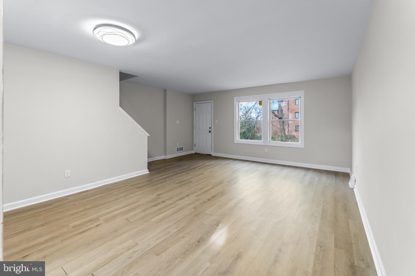 738 Neptune Ave Property Photo 3
