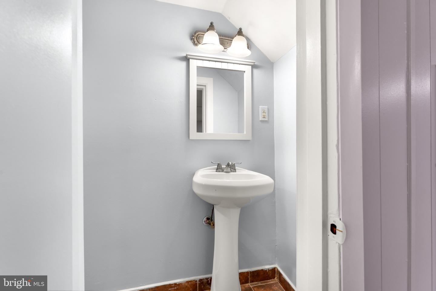 738 Neptune Ave Property Photo 5