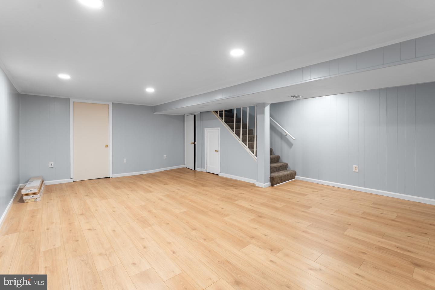 738 Neptune Ave Property Photo 19