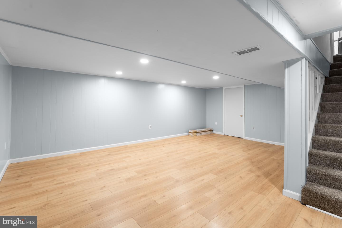738 Neptune Ave Property Photo 21