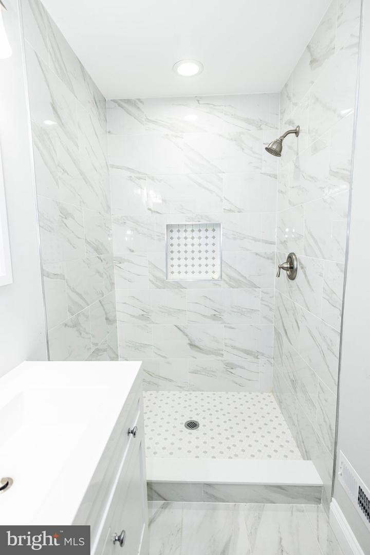 916 Phillip Powers Dr Property Photo 16