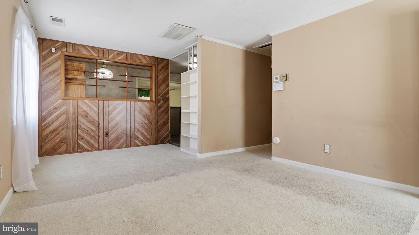 6914 Elkins Ave Property Photo 4