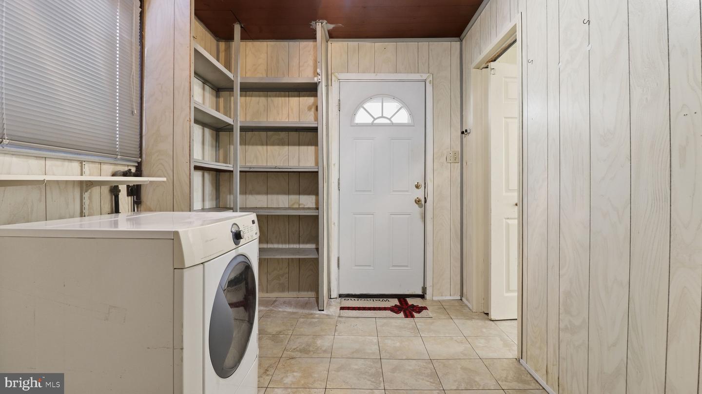 6914 Elkins Ave Property Photo 19