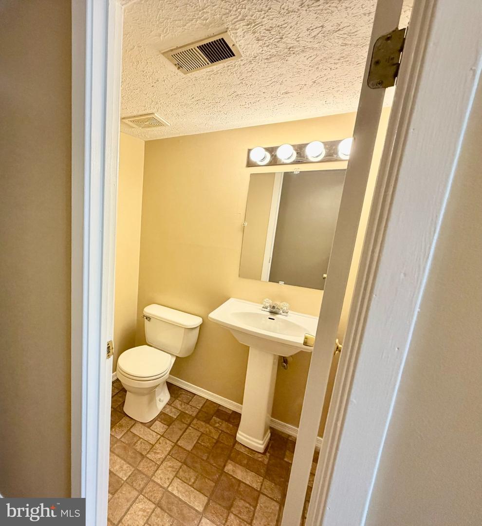 6308 Clinton Way Property Photo 11