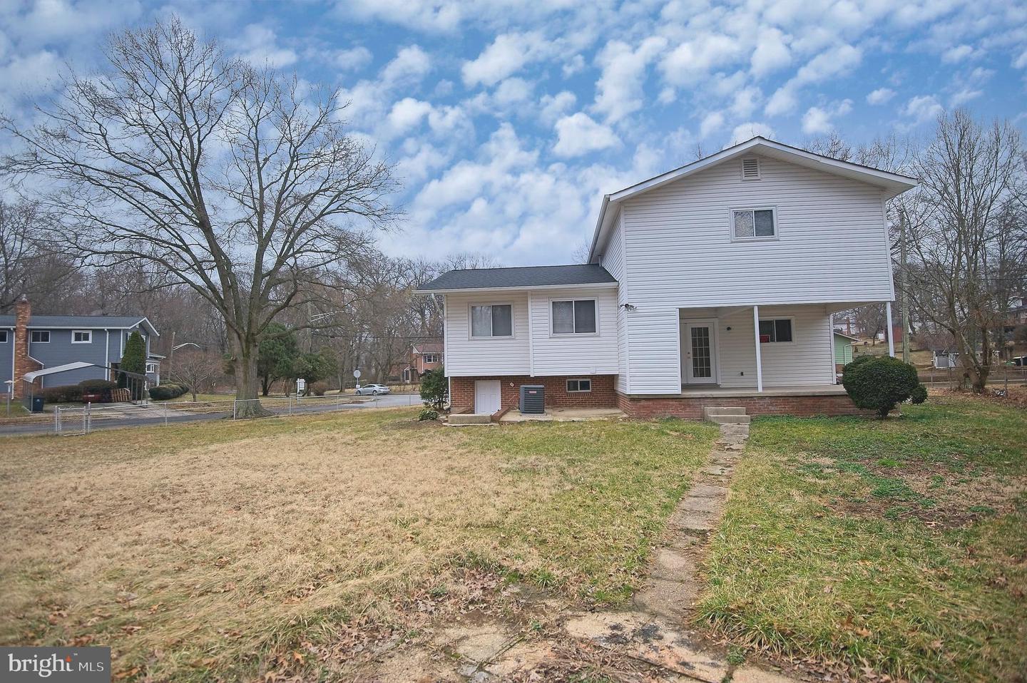 8912 Keewatin Rd Property Photo 5
