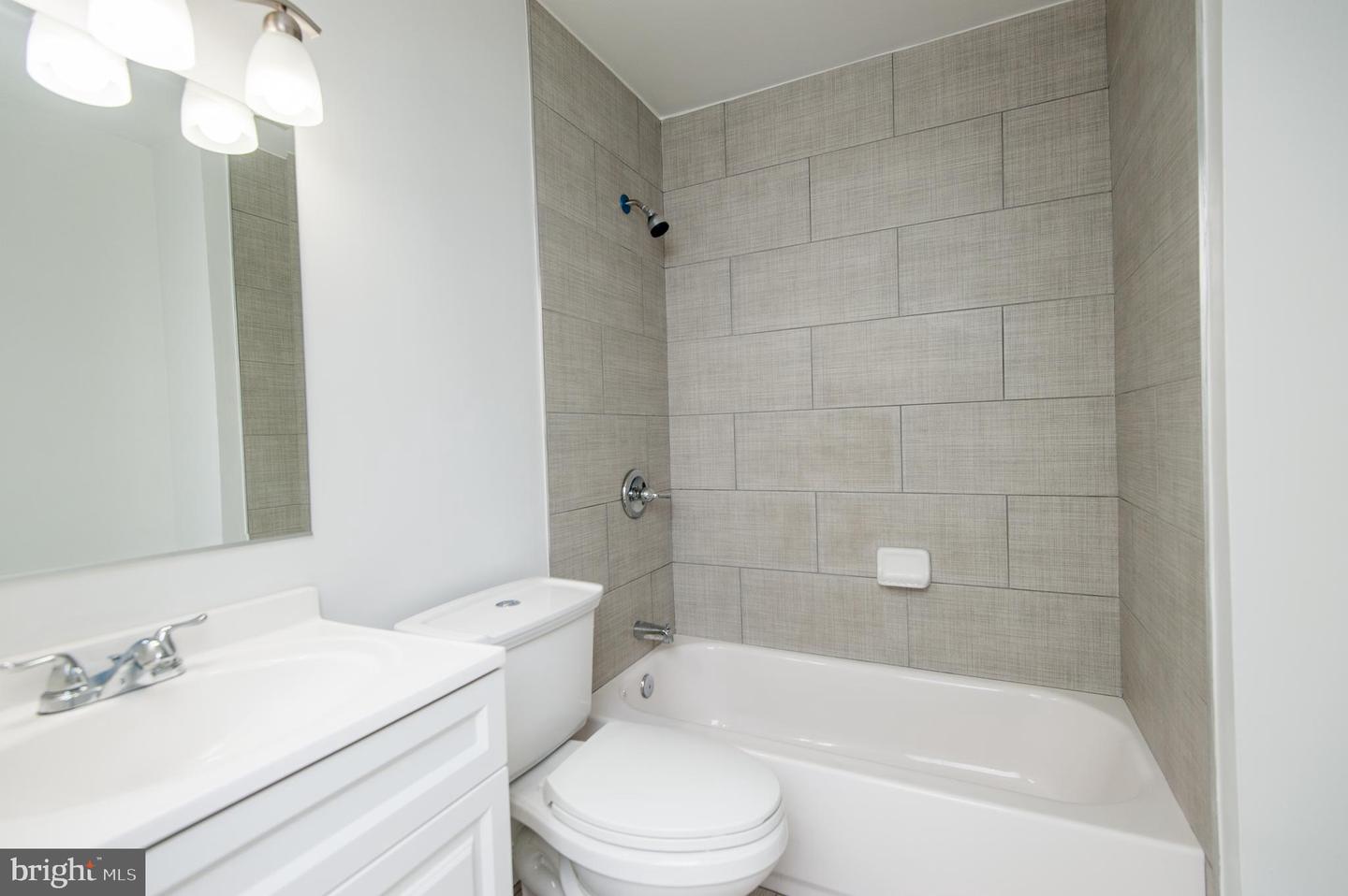 8912 Keewatin Rd Property Photo 8