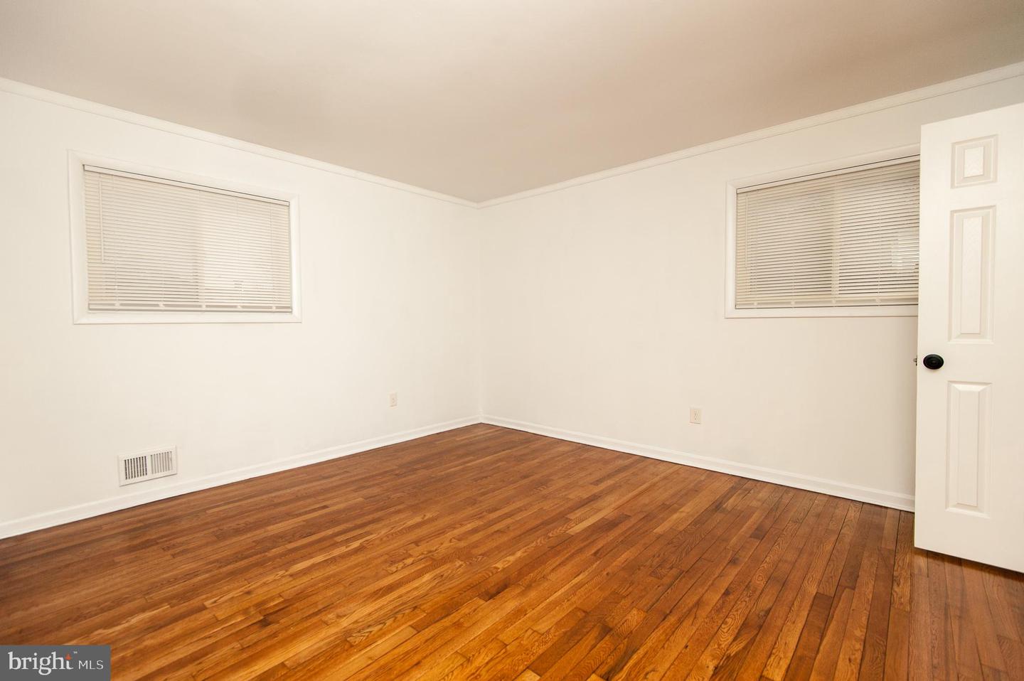8912 Keewatin Rd Property Photo 13