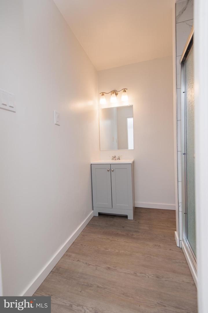 8912 Keewatin Rd Property Photo 16