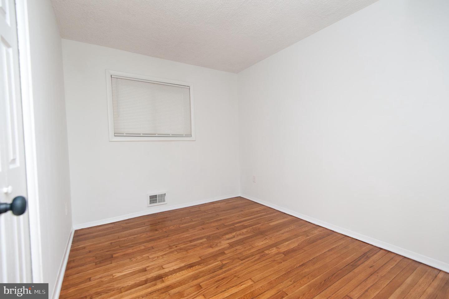 8912 Keewatin Rd Property Photo 20