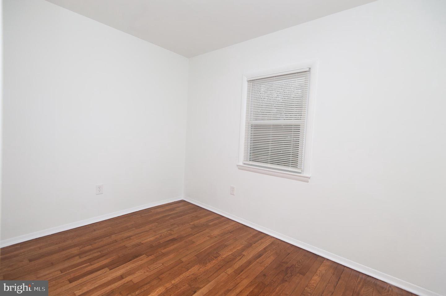 8912 Keewatin Rd Property Photo 22