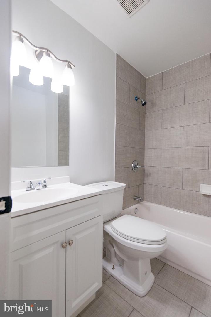 8912 Keewatin Rd Property Photo 41