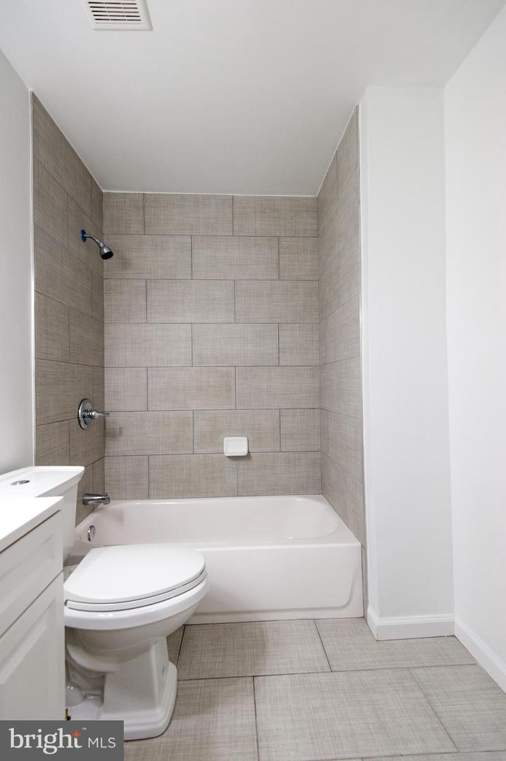 8912 Keewatin Rd Property Photo 42