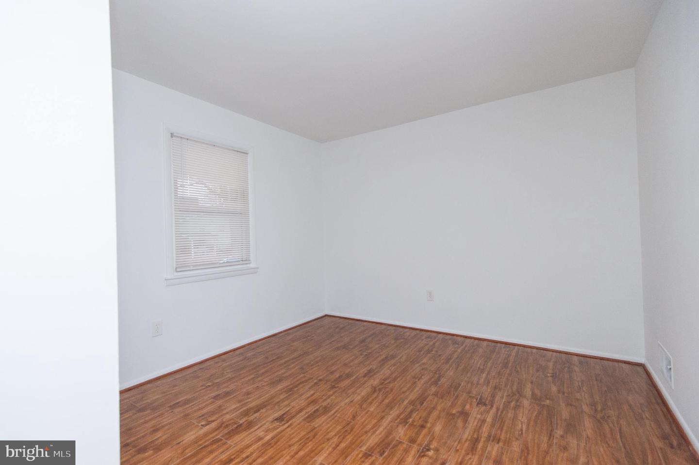 8912 Keewatin Rd Property Photo 49