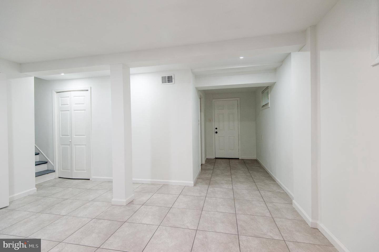 8912 Keewatin Rd Property Photo 51