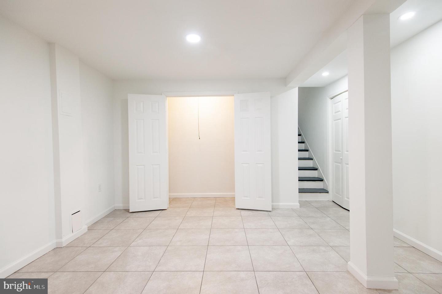 8912 Keewatin Rd Property Photo 52