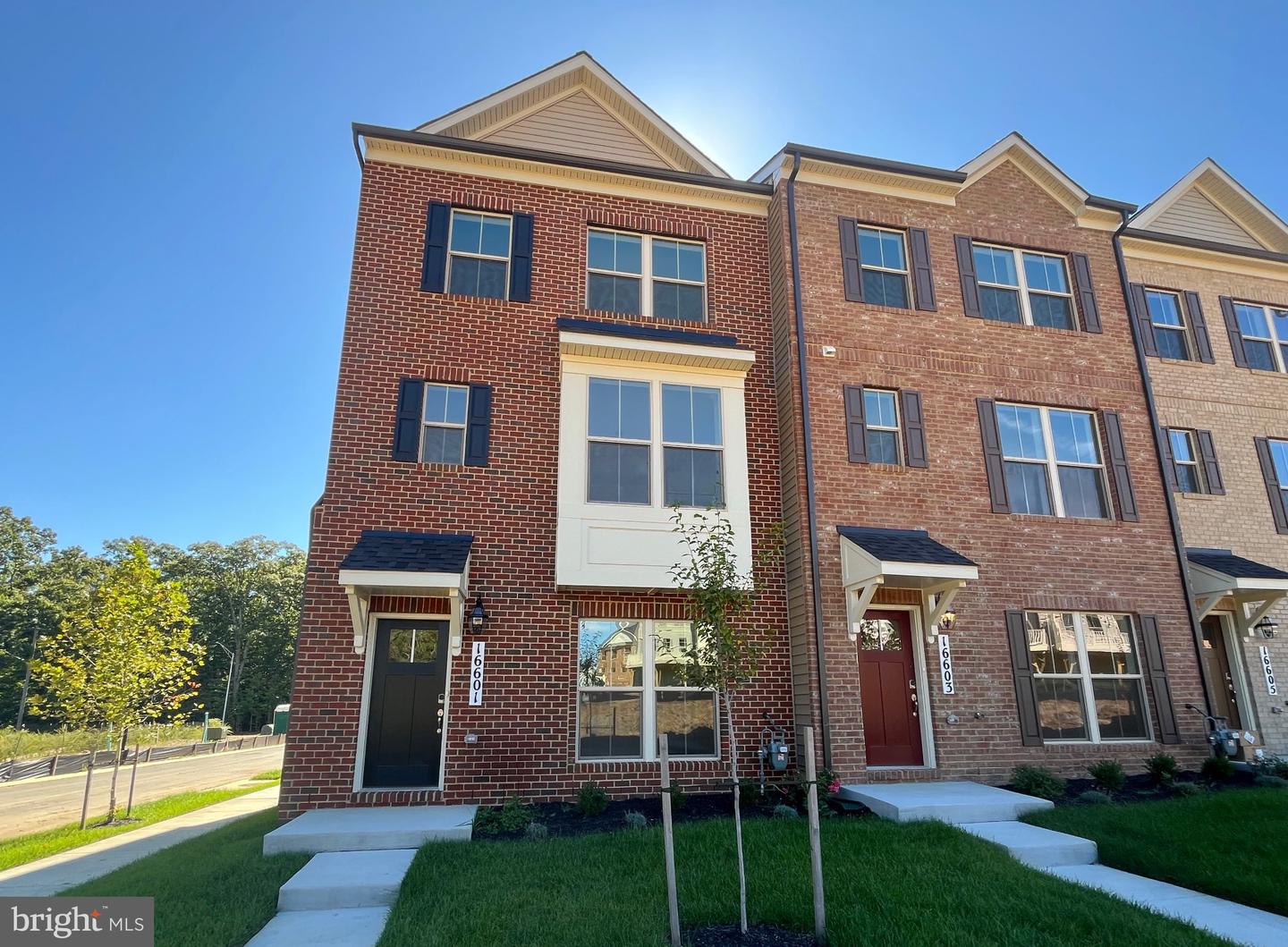 16601 BREEZEWAY ALLEY Property Photo 1